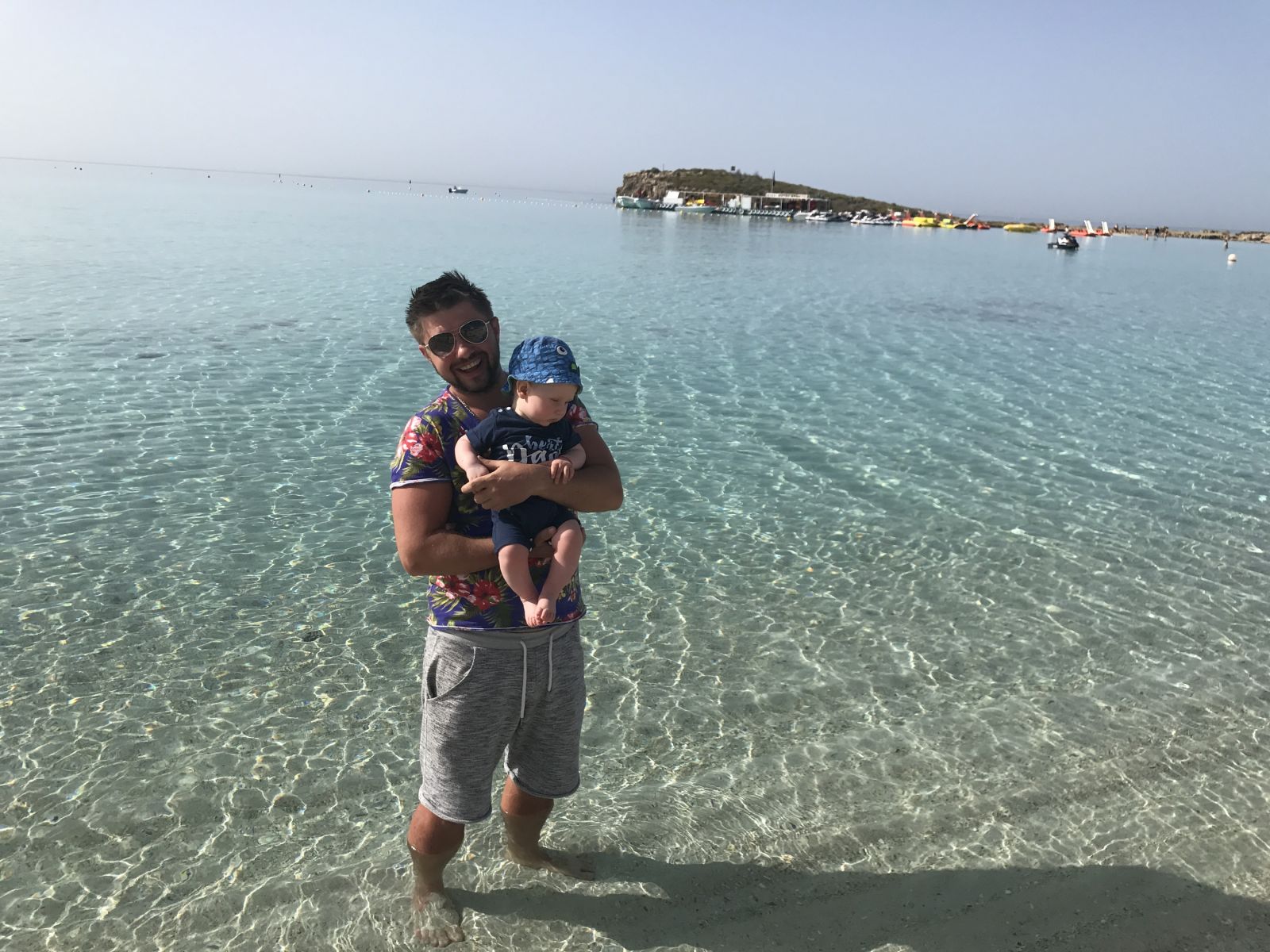 Актер &quot;Дизель Шоу&quot; Александр Бережок отдохнул с семьей на Кипре